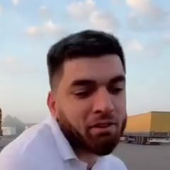 Парень в поло